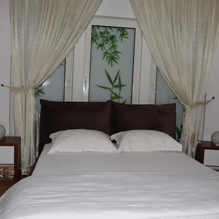 Cosmo Hotel *