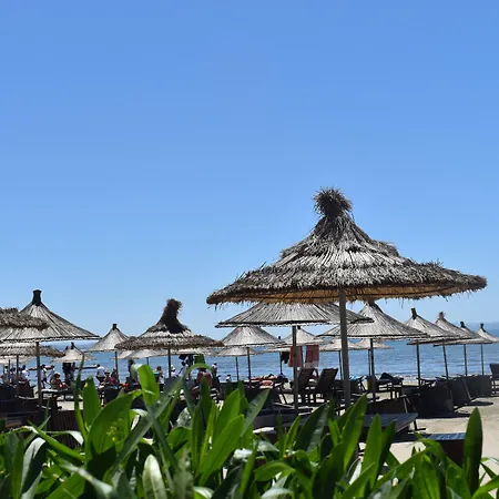 Cosmo Hotel *