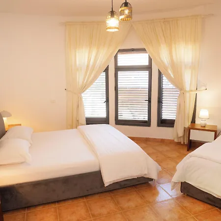 Cosmo Hotel *